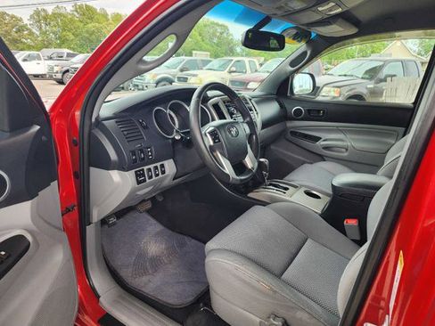 Used 2012 Toyota Tacoma 4x4 Access Cab V6 w/ TRD Off-Road Pkg image 10