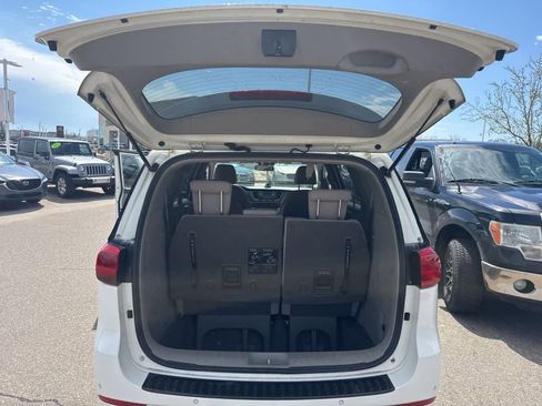 Used 2015 Kia Sedona LX image 21
