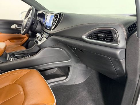 Certified 2024 Chrysler Pacifica Pinnacle image 35