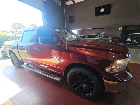 Used 2020 RAM 1500 Tradesman w/ Chrome Plus Package RWD image 4