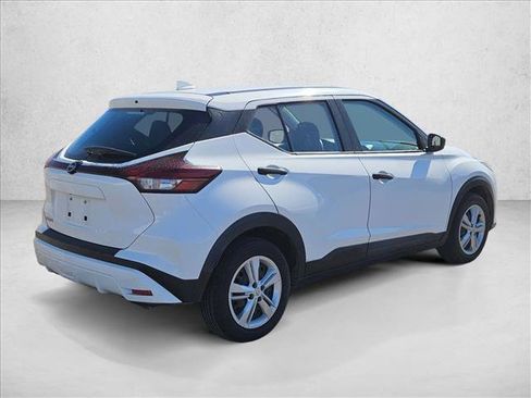 Used 2022 Nissan Kicks S image 5