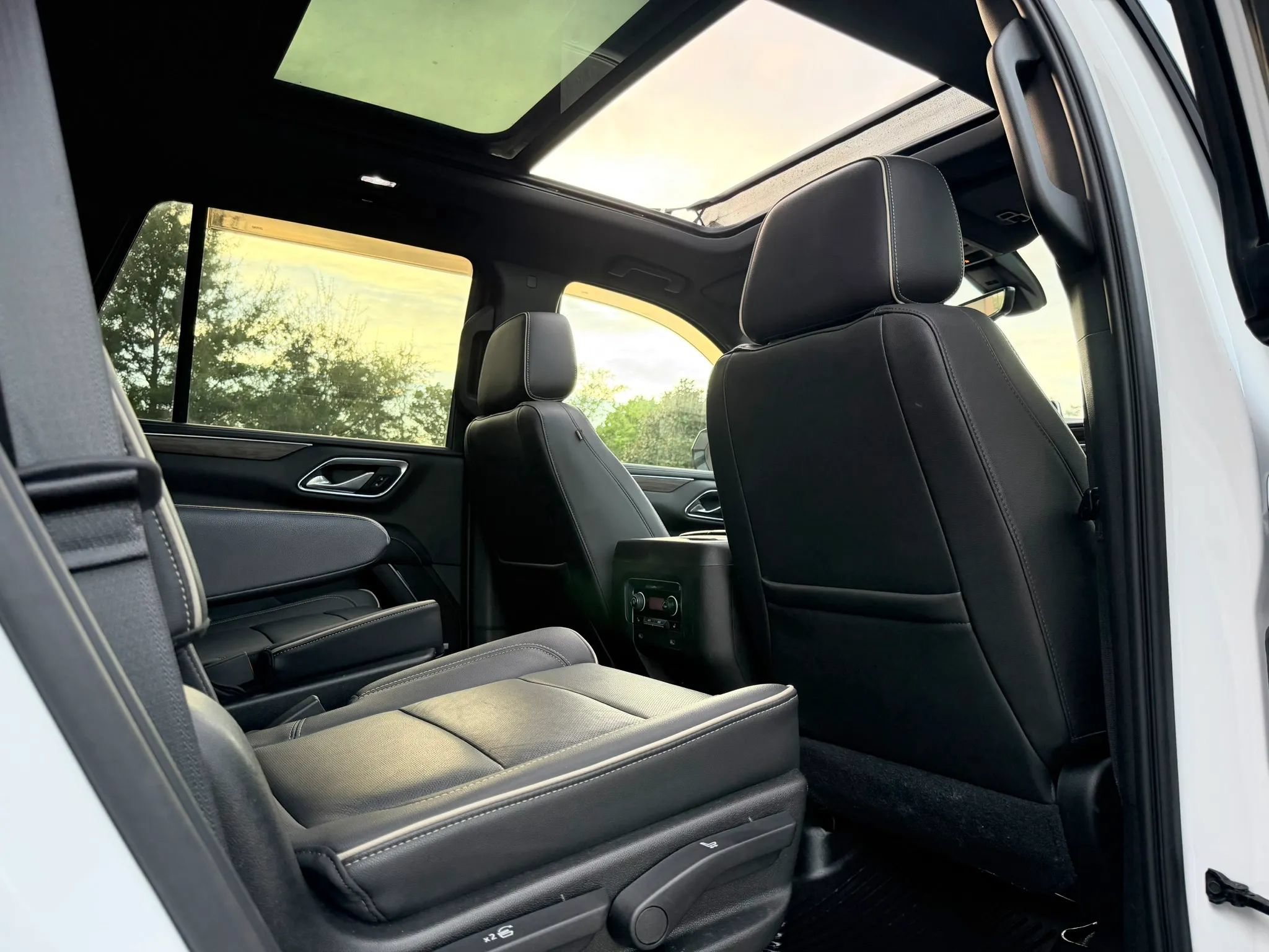 Used 2021 Chevrolet Tahoe Premier w/ Premium Package AWD/4WD image 31