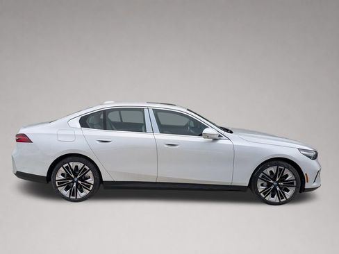 New 2026 BMW 530i xDrive w/ Premium Package AWD/4WD image 3