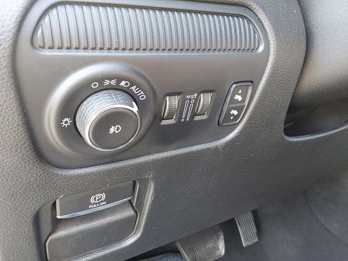 Used 2024 Jeep Wagoneer Series II w/ Flexible Seating Group AWD/4WD image 27