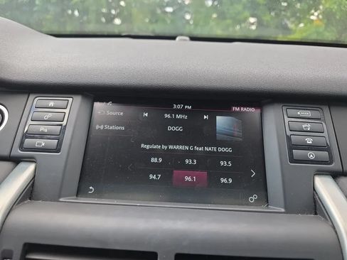 Used 2019 Land Rover Discovery Sport HSE AWD/4WD image 29