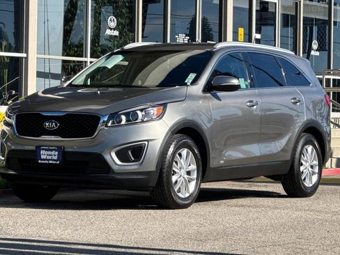 Used 2017 Kia Sorento AWD image 8