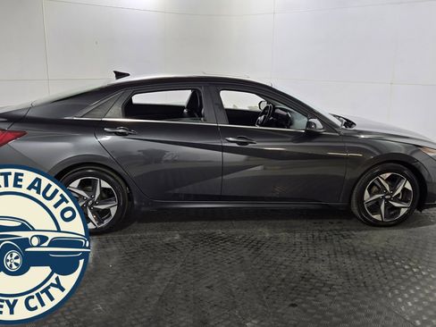 Used 2023 Hyundai Elantra Limited w/ Preferred Accessory Package image 8
