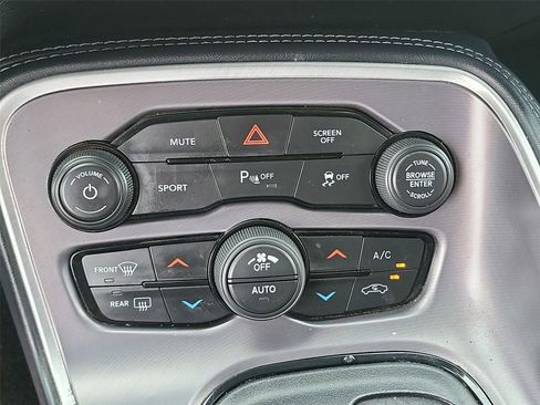 Used 2021 Dodge Challenger SXT w/ Driver Convenience Group RWD image 25