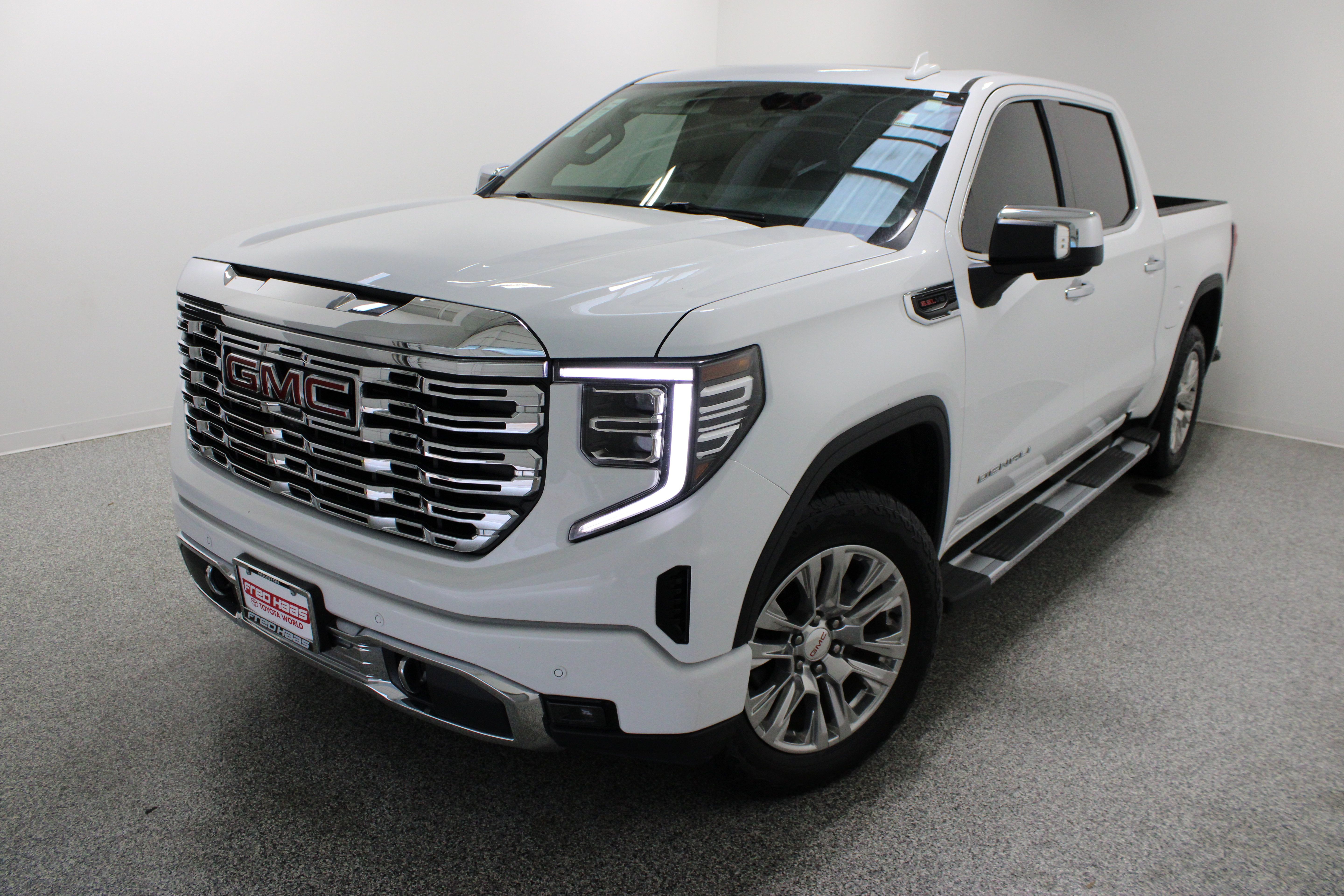 Used 2024 GMC Sierra 1500 Denali AWD/4WD image 2