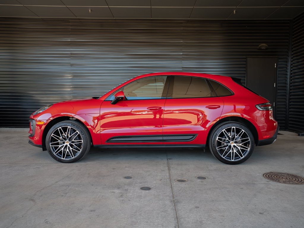 Certified 2023 Porsche Macan AWD/4WD image 2