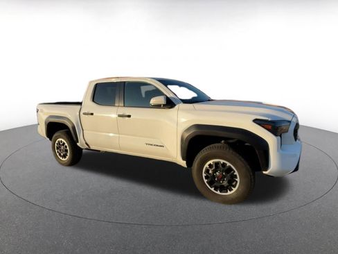 Used 2025 Toyota Tacoma TRD Off-Road image 2