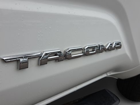 Used 2024 Toyota Tacoma SR5 image 33
