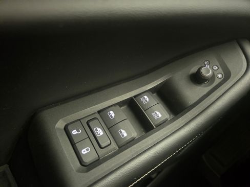 Used 2023 Jeep Grand Cherokee L Limited w/ Luxury Tech Group II image 32