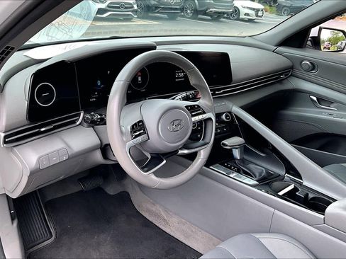 Used 2023 Hyundai Elantra SEL w/ Convenience Package FWD image 17