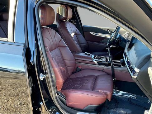 Used 2023 BMW 760i xDrive w/ Executive Package image 26