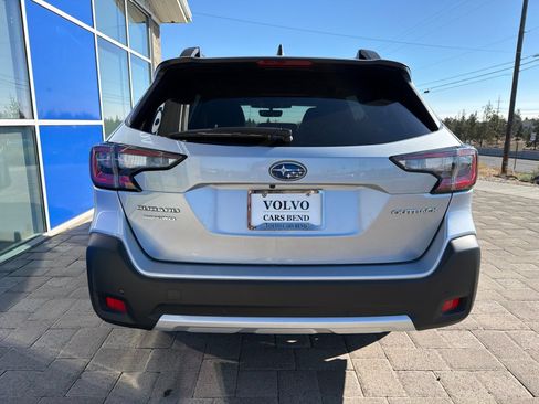 Used 2025 Subaru Outback Limited AWD/4WD image 6