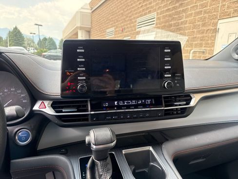 Used 2022 Toyota Sienna XSE w/ XSE Plus Package FWD image 19