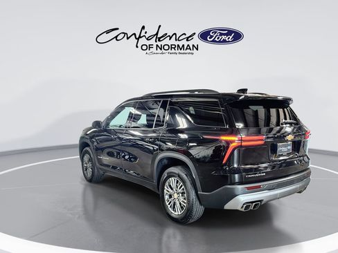 Used 2025 Chevrolet Traverse LT FWD image 6