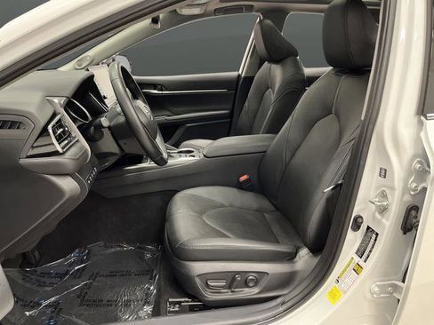 Used 2023 Toyota Camry XLE image 4