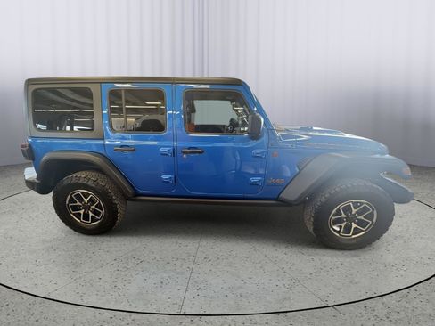 Used 2025 Jeep Wrangler Unlimited Rubicon w/ Convenience Group AWD/4WD image 7