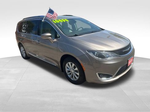 Used 2018 Chrysler Pacifica Touring-L w/ Premium Audio Group image 30