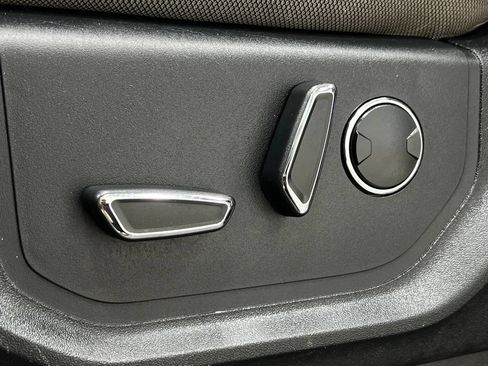 Used 2018 Ford F150 XLT w/ Equipment Group 302A Luxury AWD/4WD image 16