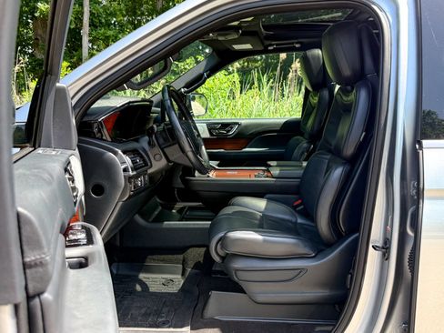 Used 2024 Lincoln Navigator L Reserve AWD/4WD image 17