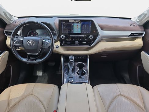 Used 2021 Toyota Highlander Platinum AWD/4WD image 9