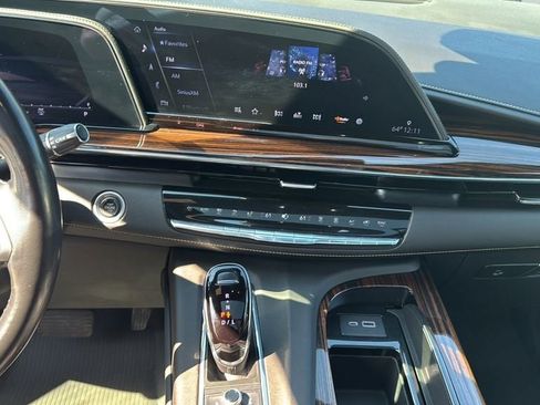 Used 2022 Cadillac Escalade Premium Luxury image 19