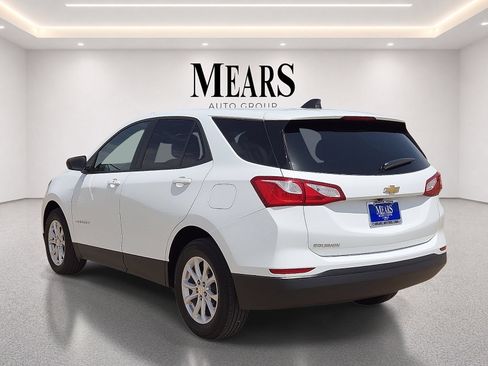 Used 2021 Chevrolet Equinox LS w/ LS Convenience Package FWD image 3