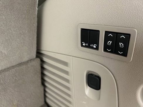 Used 2020 Cadillac Escalade Premium Luxury image 35