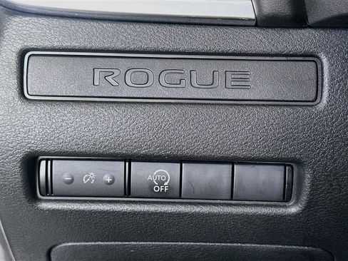 Used 2024 Nissan Rogue S FWD image 17