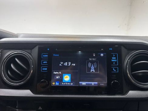 Used 2018 Toyota Tacoma TRD Off-Road w/ Technology Package AWD/4WD image 13