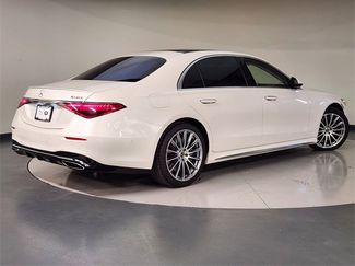 Used 2022 Mercedes-Benz S 580 4MATIC Sedan video 2