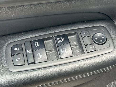 Used 2024 Jeep Grand Cherokee Limited image 12