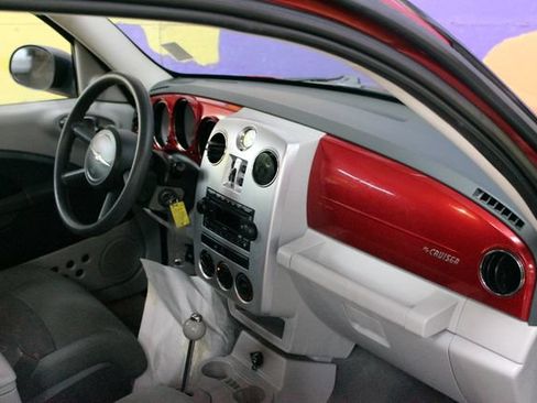 Used 2009 Chrysler PT Cruiser FWD image 12