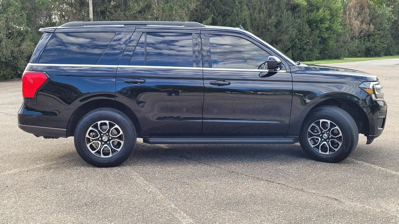 Used 2022 Ford Expedition XL AWD/4WD image 4