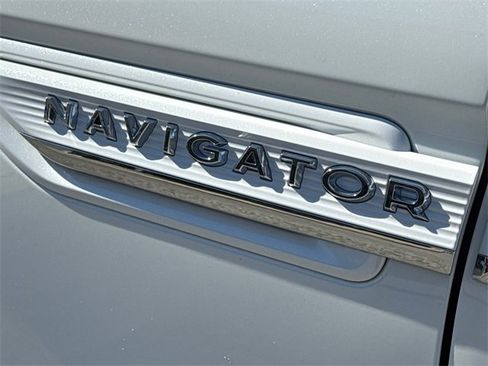 Used 2024 Lincoln Navigator Reserve image 6