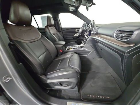 Used 2023 Ford Explorer Platinum w/ Technology Package image 15
