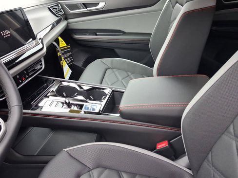 New 2026 Volkswagen Atlas Peak Edition AWD/4WD image 17