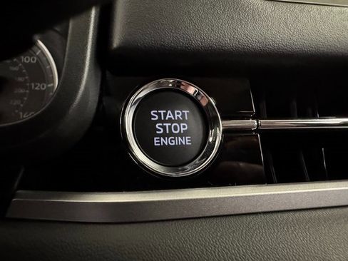 New 2025 Mitsubishi Outlander SE image 11