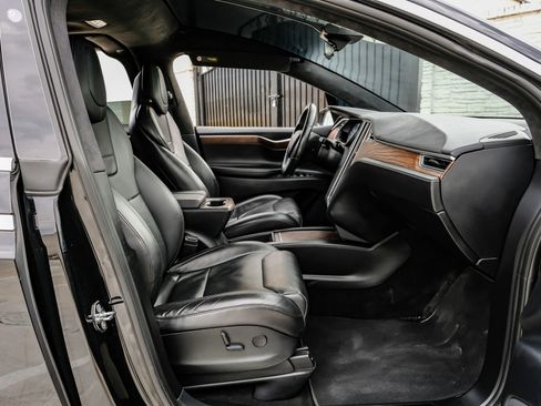Used 2017 Tesla Model X 90D image 36