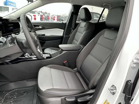 New 2025 Chevrolet Trax LT w/ Driver Confidence Package image 17