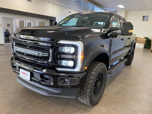 New 2026 Ford F250 Lariat w/ Black Appearance Package image 4