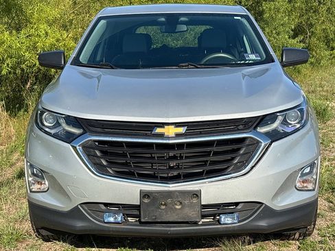 Used 2018 Chevrolet Equinox LS FWD image 2