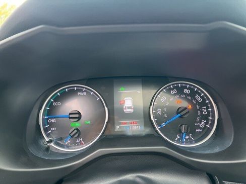 Used 2021 Toyota RAV4 XLE image 17