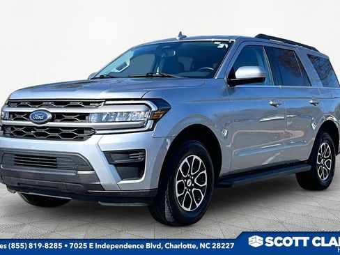 Used 2024 Ford Expedition XLT image 3