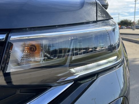 Certified 2022 Volkswagen Taos SE w/ Panoramic Sunroof Package image 6