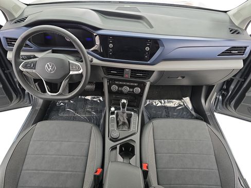 Certified 2024 Volkswagen Taos SE image 9