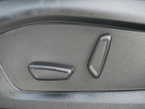 Used 2023 Ford Explorer 4WD image 13